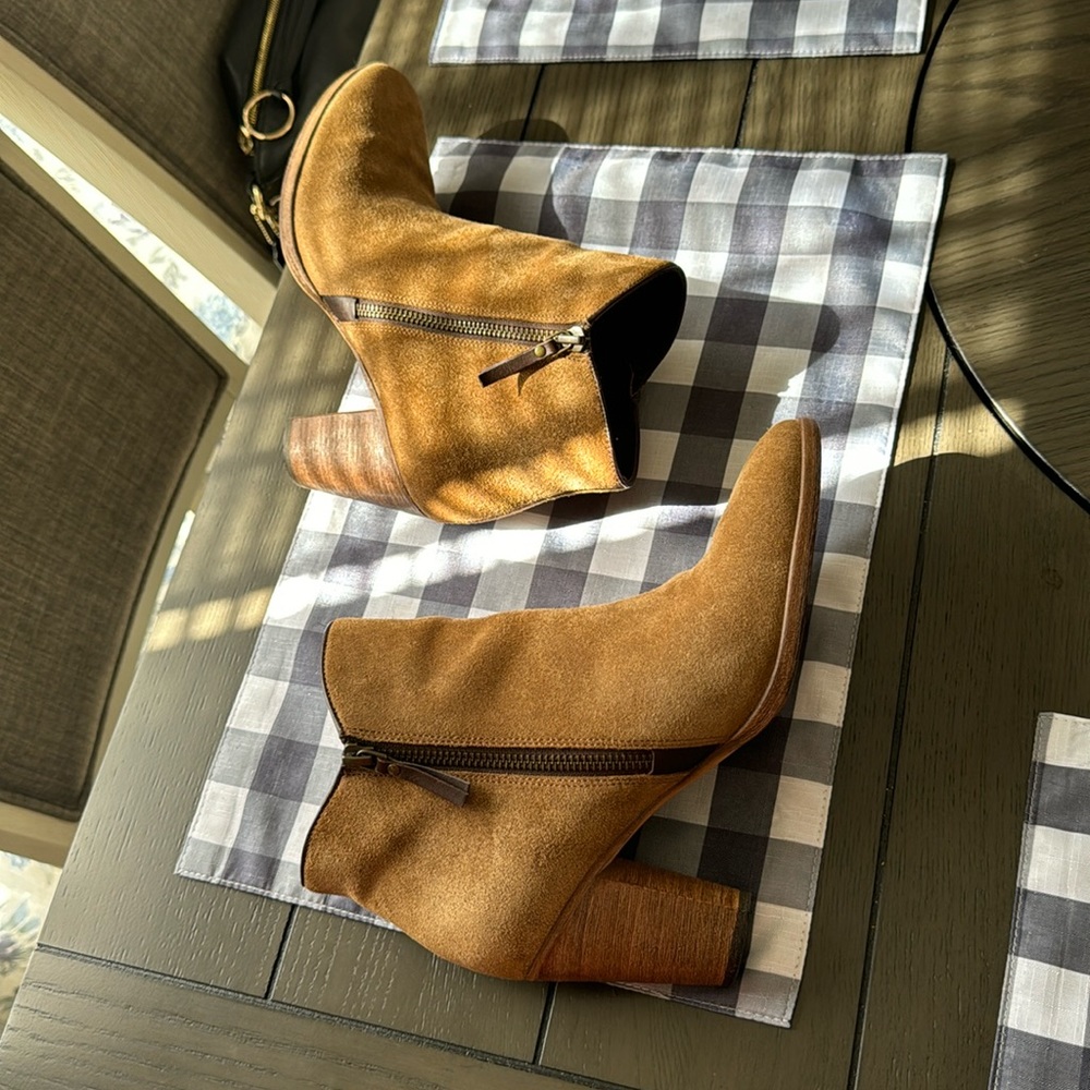 Women’s Cole Haan booties Size 8 1/2